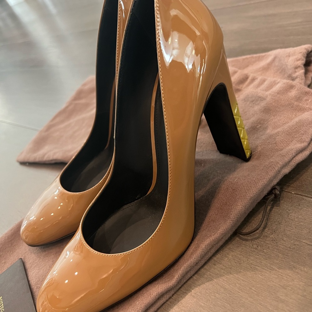 Bottega Veneta Beige Mermaid scale heeled pumps